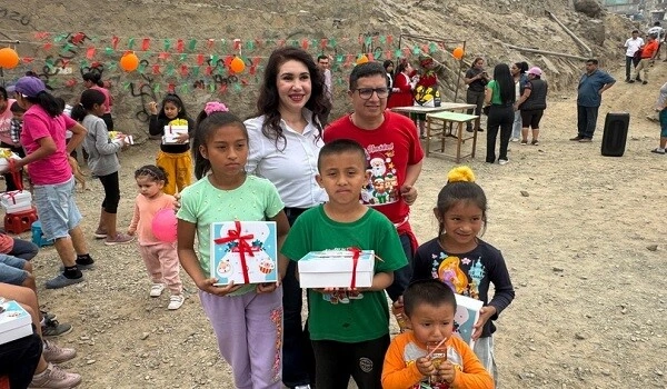 Səfirliyimiz Peruda uşaqlara bayram sevinci yaşatdı - Foto