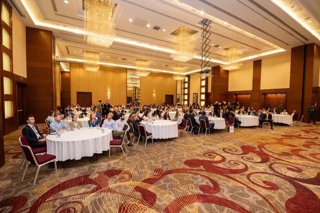 200-dən çox gənc vəkil Bakıda bir araya gəldi - Foto
