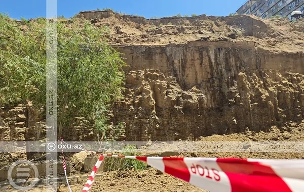 Bakıda eyni ərazidə bir ildə ikinci sürüşmə təhlükəsi: Nə beton bloklar quraşdırılıb, nə də istinad divarı tikilib - Video