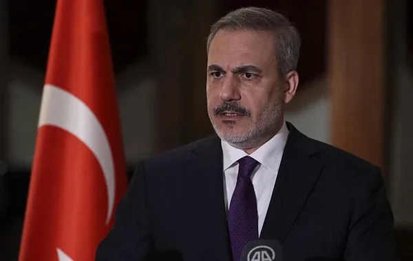 Hakan Fidan Abbas Əraqçı ilə danışdı