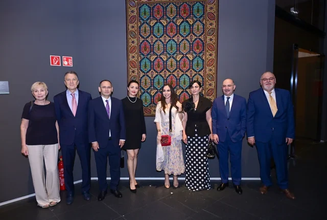 Leyla Əliyeva Budapeştdə "Azərbaycan xalçaları – ənənədən müasir incəsənətə" sərgisinin təqdimatında iştirak edib - FOTO
