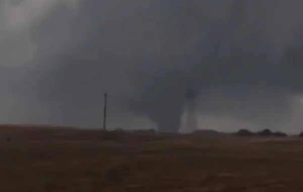 ABŞ-nin Nebraska ştatında tornado dəhşəti: Yüzlərlə binaya ziyan dəydi, yaralılar var - VİDEO