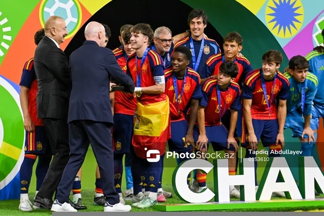Prezident İlham Əliyev "FIFA U-15 World Cup and Festival"ın final matçını izləyib, mükafatlandırma mərasimində iştirak edib - Foto