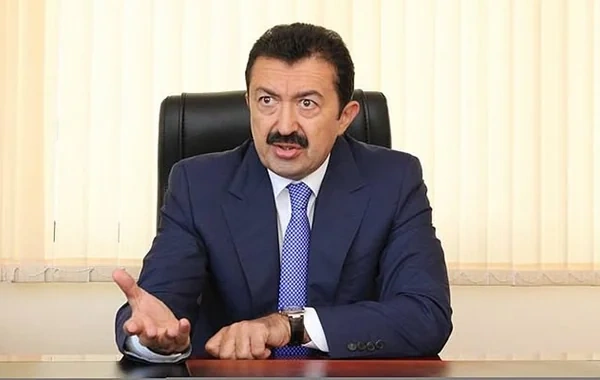İşdən çıxarılan sədr keçmiş DEPUTATIN OĞLU İMİŞ - FOTO