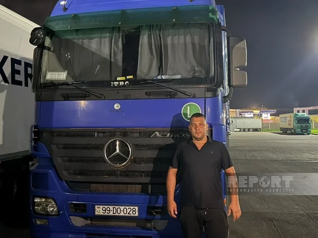 Azərbaycanlı sürücülər Gürcüstan gömrüyündə: Sənədləri alınıb, izahatsız SAXLANILIRLAR - FOTO