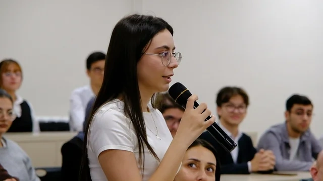 Əlaqələndirmə Qərargahının İşçi Qrupunun üzvləri Qarabağ Universitetində tələbələrlə görüş keçirib - Foto