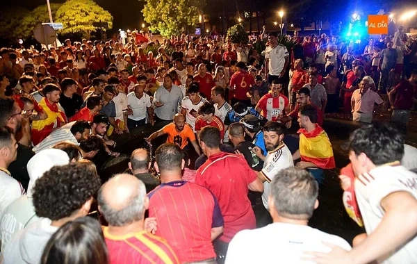 İspaniya millisinin qələbə şənliyində faciə: Ölən və yaralananlar var - FOTO