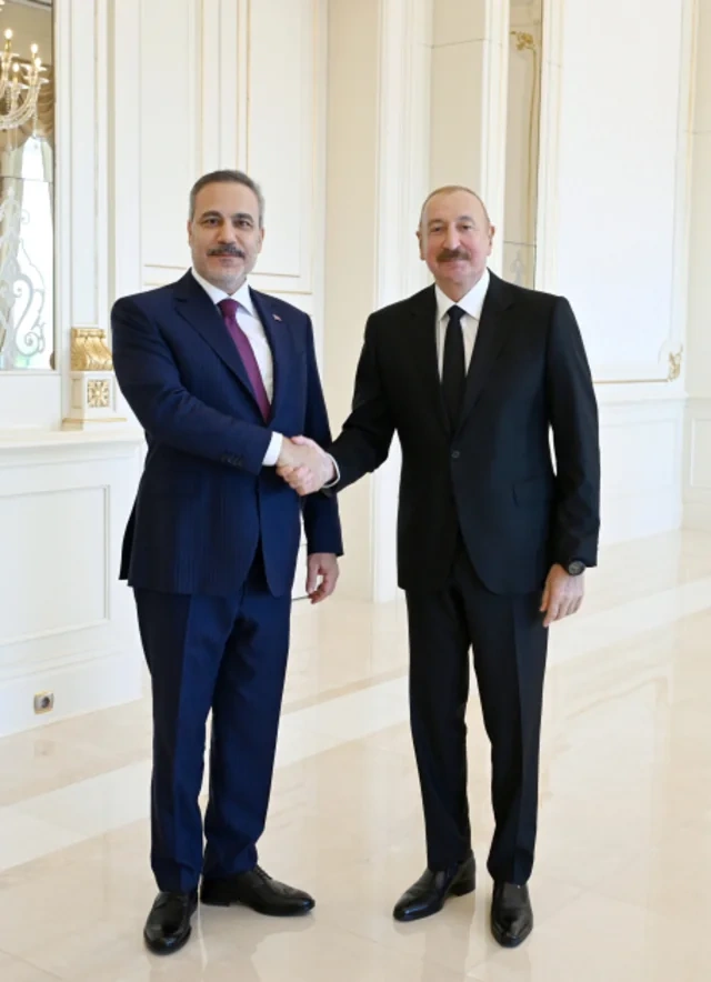 Prezident İlham Əliyev Türkiyənin xarici işlər nazirini qəbul edib