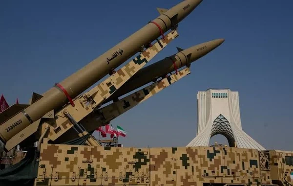 İran ABŞ aviadaşıyıcısı üzərində gəmi əleyhinə raketi sınaqdan keçirib