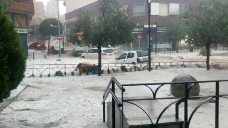 Aramsız leysan İzmiri iflic etdi