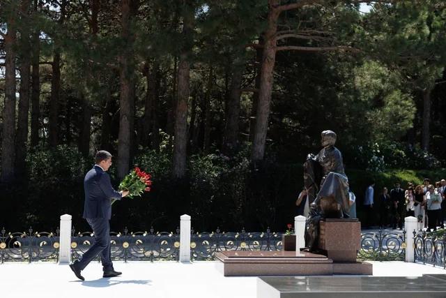 MEDİA, Audiovizual Şura və Mətbuat Şurasının nümayəndələri Fəxri xiyabanı ziyarət ediblər - FOTO
