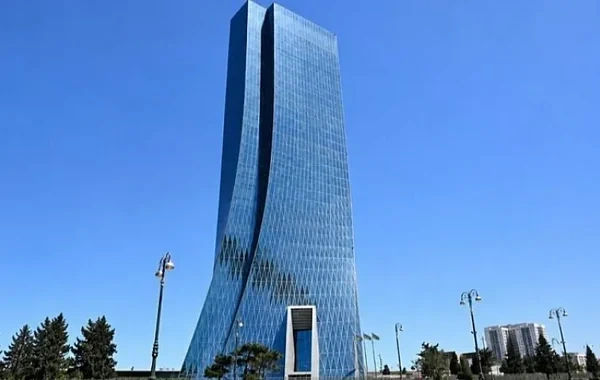 AMB-nin valyuta ehtiyatları 15 milyard dolları ötüb