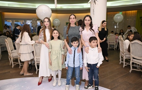 Alyona Əliyeva uşaqlar üçün təşkil olunan Yeni il şənliyindən paylaşım edib
