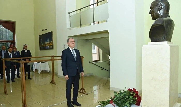 Ceyhun Bayramov Kiyevdəki səfirliyimizi ziyarət etdi - Foto