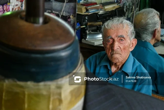 Əsrlik tikiş maşını ilə işləyən şəkili usta: 95 yaşlı dərzinin peşəsinə sevgisi - FOTOREPORTAJ