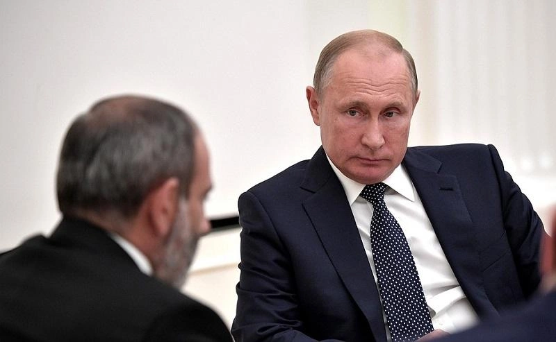 Putinin Paşinyandan “konkret tarixi olan” tələbi