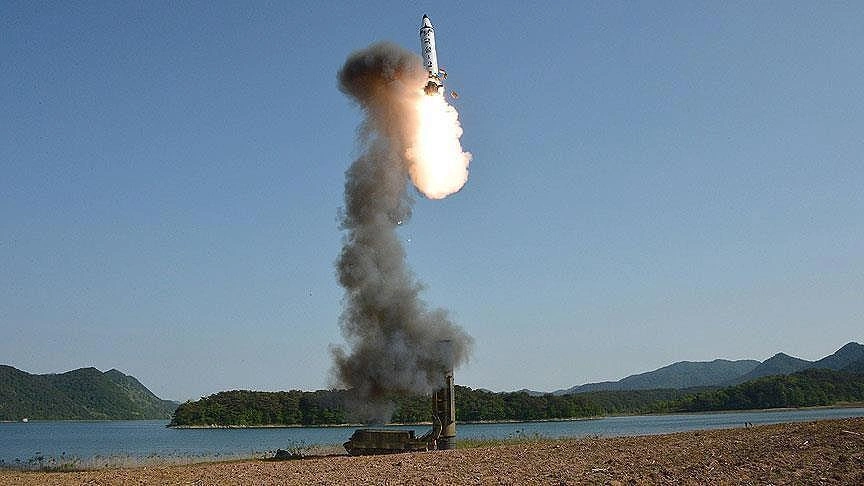 İranın ballistik raketi dənizə düşdü - Video