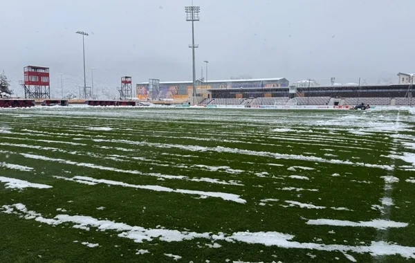 Qəbələ stadionunda qarlı hava: Oyun baş tutacaqmı?