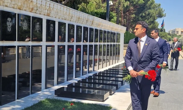 ABŞ Konqresinin nümayəndə heyəti Şəhidlər xiyabanını ziyarət edib - FOTO