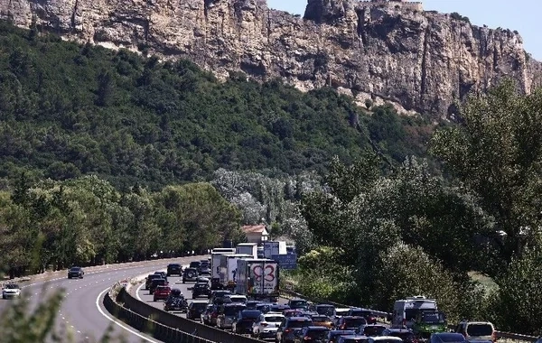 Fransada tıxacların uzunluğu rekord həddə çatıb