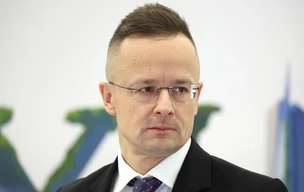 Siyarto Macarıstanın müxalifət liderini məhkəməyə verir