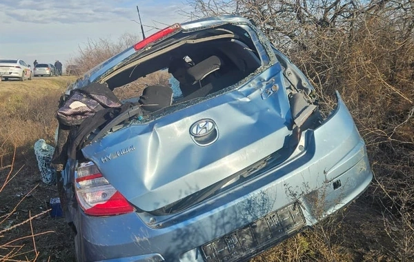 Kürdəmirdə avtomobil aşıb: Xəsarət alanlar var