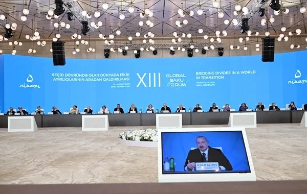 İlham Əliyev: "Azərbaycan vasitəsilə daşınan yüklərə olan tələbat artır"