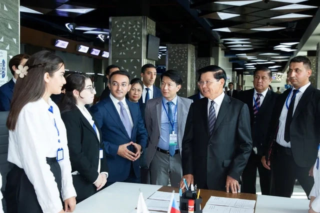 Laos prezidenti "ASAN xidmət"də olub - Foto