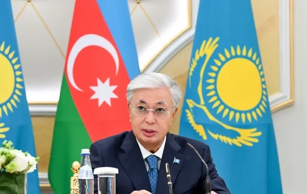 Xarici ifaçılara dövlət nəzarəti: Tokayev yeni qanunu imzaladı
