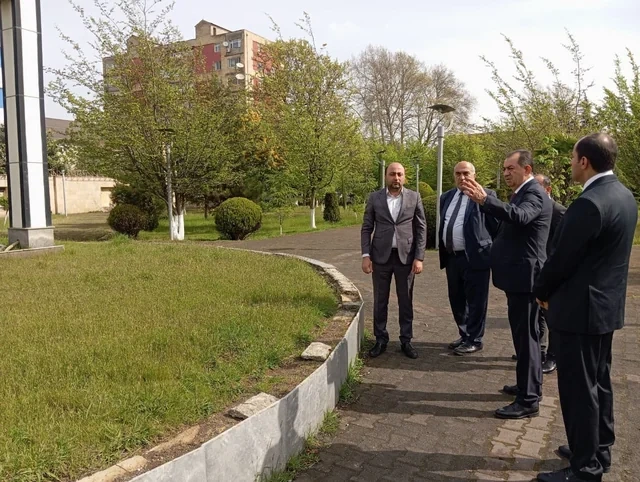 Lənkəranda parkda işlədilər fəhlələrin maaşı verilmədi: Şirkət cərimələndi - Foto