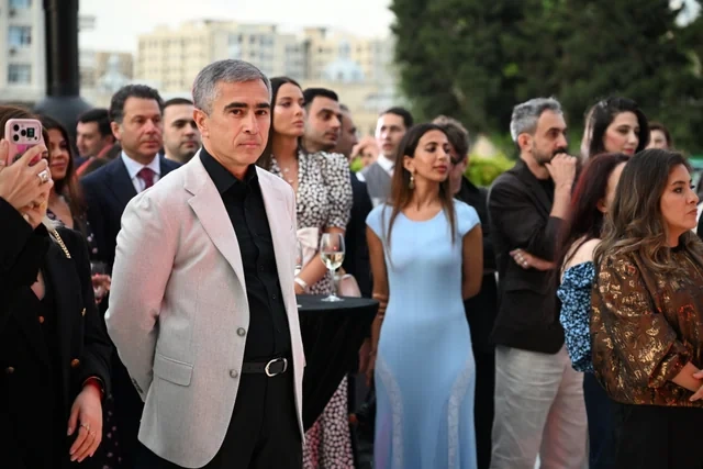 Heydər Əliyev Mərkəzində perulu rəssamın fərdi sərgisinin açılışı olub