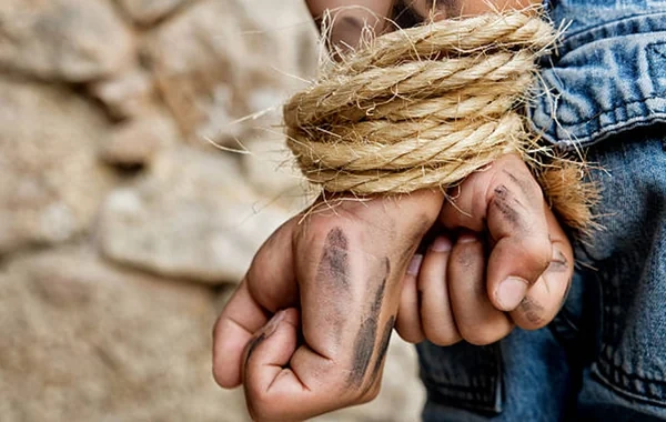 Dayılardan bacılarının qızını sevən yeniyetməyə AMANSIZ DAVRANIŞ
