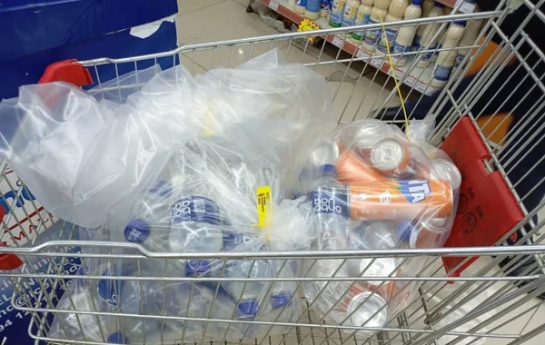 Salyanda marketdə istehlaka yararsız məhsullar aşkarlanıb - FOTO