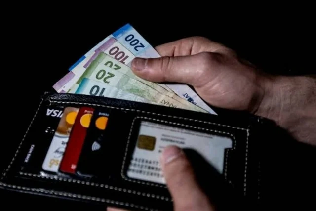 700 mindən çox vətəndaşın maaşı arta bilər: Minimum əməkhaqqı ilə bağlı gözlənti - Foto