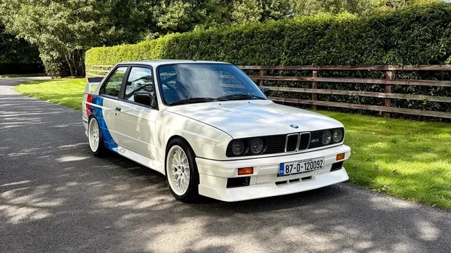 Əvvəllər məşhur müğənniyə məxsus olan "BMW M3 E30" hərraca çıxarılır - FOTO