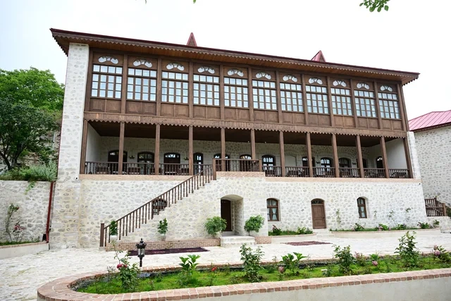 Prezident İlham Əliyev Şuşada "Yasəmən" hotelinin yeni korpusları ilə tanış olub - FOTO