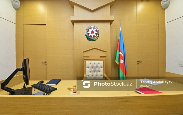 Müsadirə olunmuş "iPhone"ları hərracda 100 min manata alacağını vəd verən şəxs həbs edildi