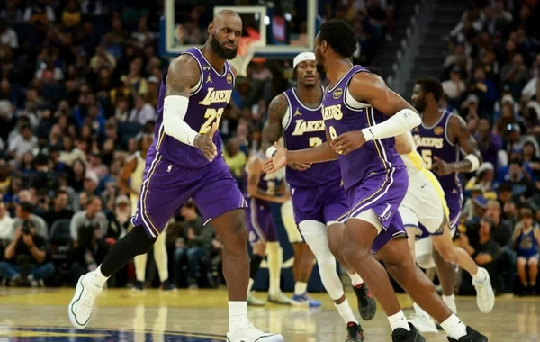 NBA tarixində İLK: Təkrarolunmaz məhsuldar ötürmə