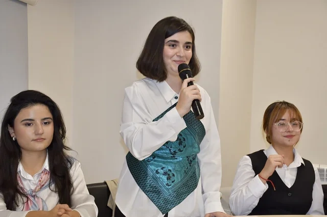 Əlaqələndirmə Qərargahının İşçi Qrupunun üzvləri Qarabağ Universitetində tələbələrlə görüş keçirib - Foto