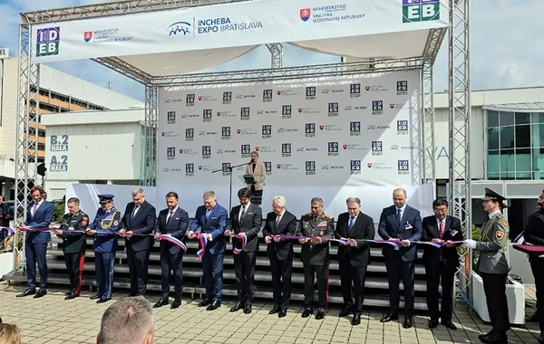 Zakir Həsənov Slovakiyada müdafiə sərgisində iştirak edib - FOTO