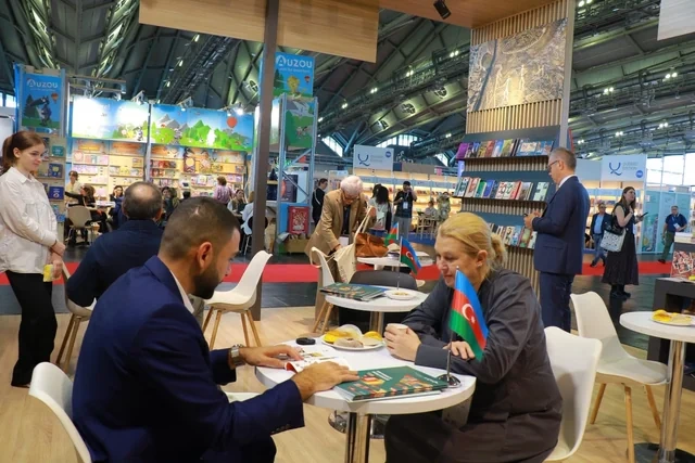 Frankfurt sərgisi çərçivəsində Azərbaycanın nəşriyyat təmsilçilərinin işgüzar görüşləri təşkil olunub - Foto