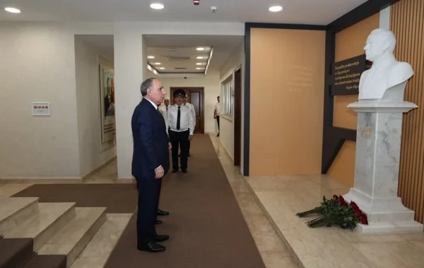 Baş prokuror Xətai rayonunda vətəndaşların müraciətlərini dinləyib - FOTO