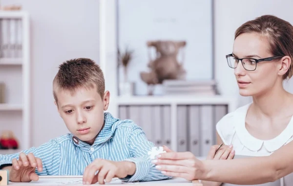 Autizmli uşaq danışmırsa nə etmək lazımdır? - FOTO