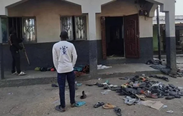 Nigeriyada bazara hava zərbəsi endirilib, yüzlərlə insan ölüb