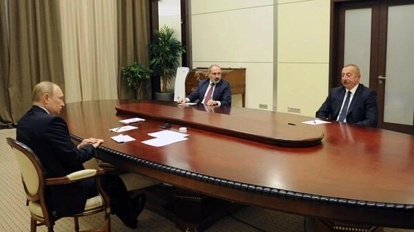 Əliyev, Putin və Paşinyan qapalı görüş keçirib?