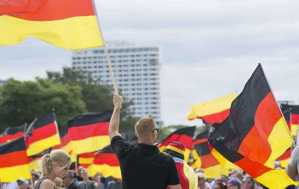 Almaniyada kişilər Bundesverin icazəsi olmadan xaricə gedə bilməyəcəklər