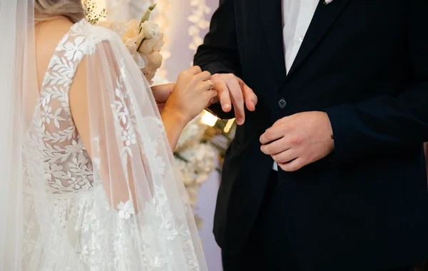 Yaponiyada "üç səkkiz" təlaşı: Şanslı rəqəm günündə kütləvi nikahlar keçirilib