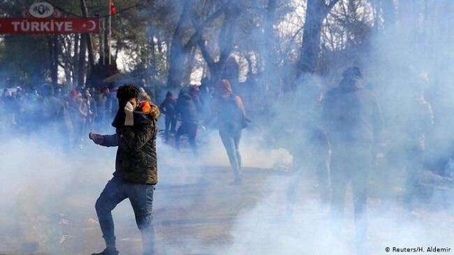 Suriyada kürd qrupları hökumət binalarına hücum edir - Video