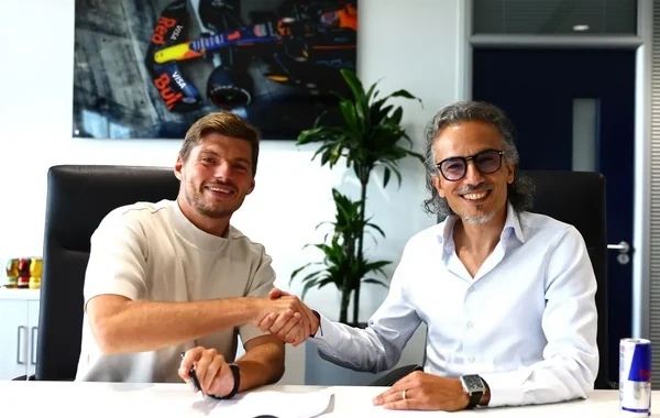 Maks Ferstappen "Red Bull" ilə müqaviləsini uzatdı