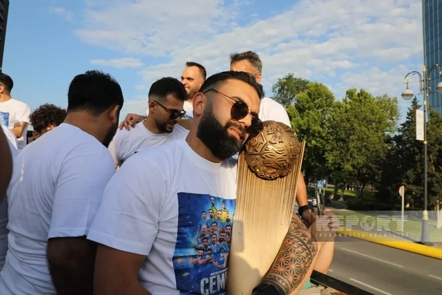 Azərbaycanın minifutbol millisinin üzvləri azarkeşlərlə görüşüblər - VİDEO